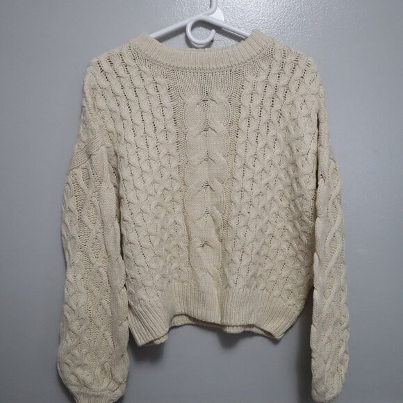 Moon & Madison cream cable-knit cropped sweater. - Picture 5 of 7